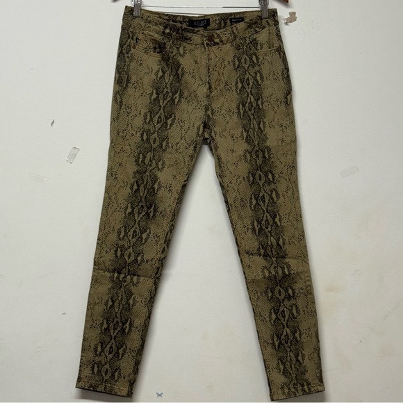 Judy Blue Paula Snake Print Skinny Fit Jeans 11/30 Mid Rise Green Black - Picture 3 of 6